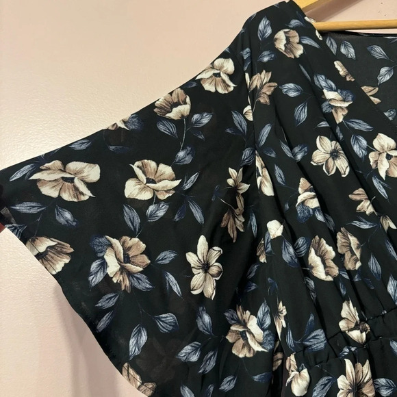Torrid Lily Babydoll Georgette Surplice Blouse  Womens Size 1 Floral - Picture 6 of 11